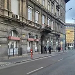 Central - Modern - Trendy